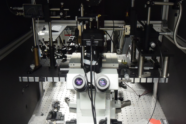 研究室自作の倒立型暗視野分光顕微鏡